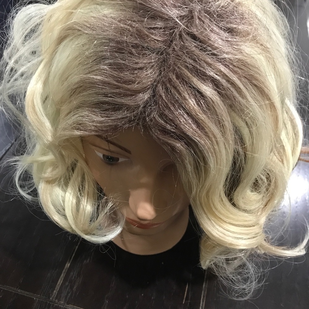 Women’s shoulder length curly synthetic wig NIP
